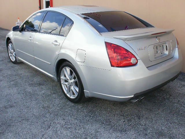 Nissan Maxima SE Sedan