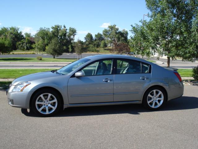Nissan Maxima S 4x4 SUV Sedan