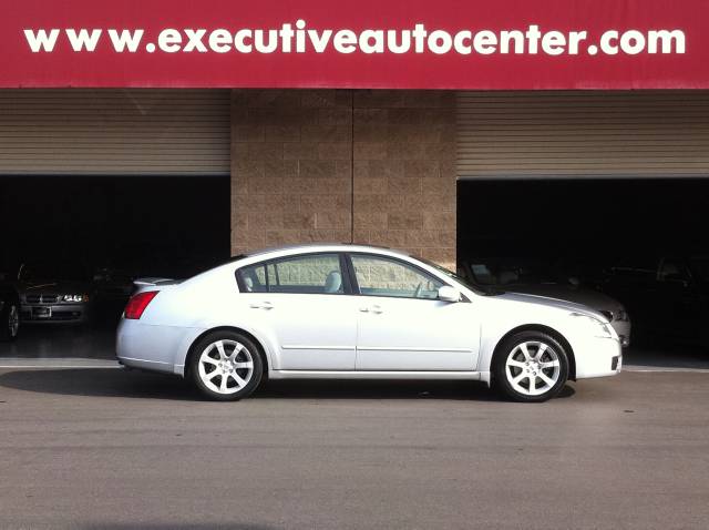 Nissan Maxima S 4x4 SUV Sedan