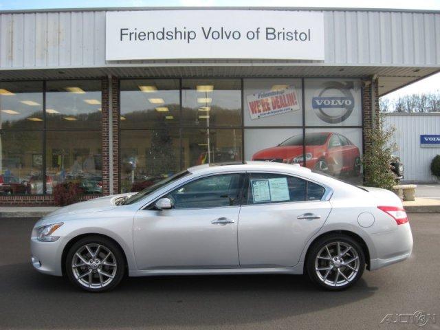 Nissan Maxima Supercab 139 XLT 4WD Sedan