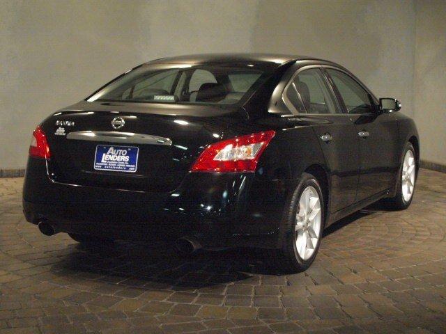 Nissan Maxima Regular Cab 4-wheel Drive Work Truck Sedan