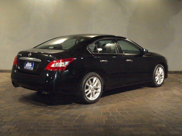 Nissan Maxima XR Sedan