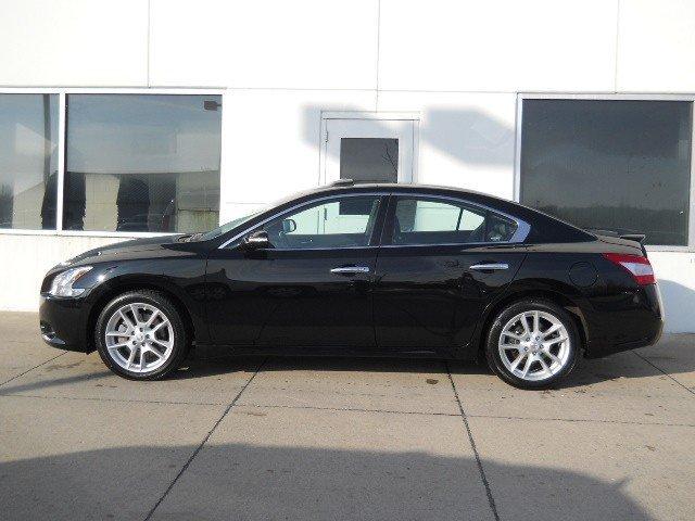 Nissan Maxima Supercab 139 XLT 4WD Sedan