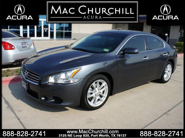 Nissan Maxima Supercab 139 XLT 4WD Sedan