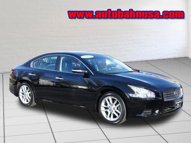 Nissan Maxima Regular Cab 4-wheel Drive Work Truck Sedan