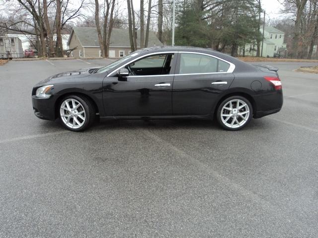 Nissan Maxima Regular Cab 4-wheel Drive Work Truck Sedan