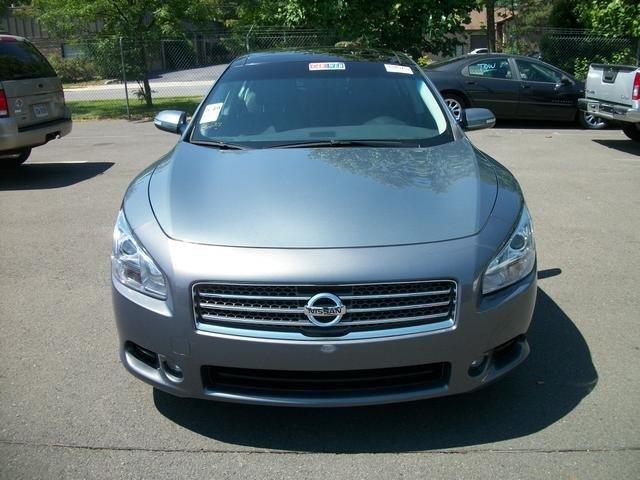 Nissan Maxima Regular Cab 4-wheel Drive Work Truck Sedan