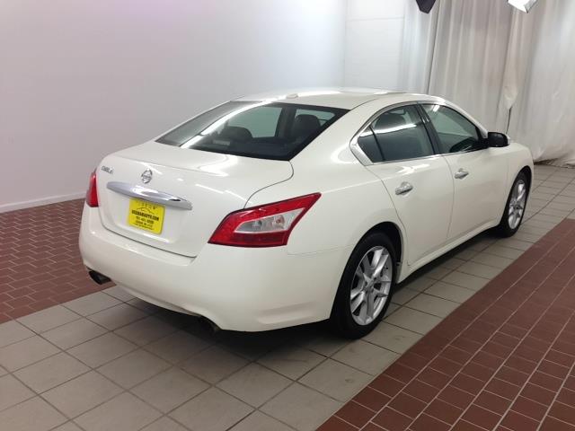 Nissan Maxima Regular Cab 4-wheel Drive Work Truck Sedan