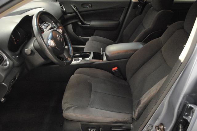 Nissan Maxima 2010 photo 16