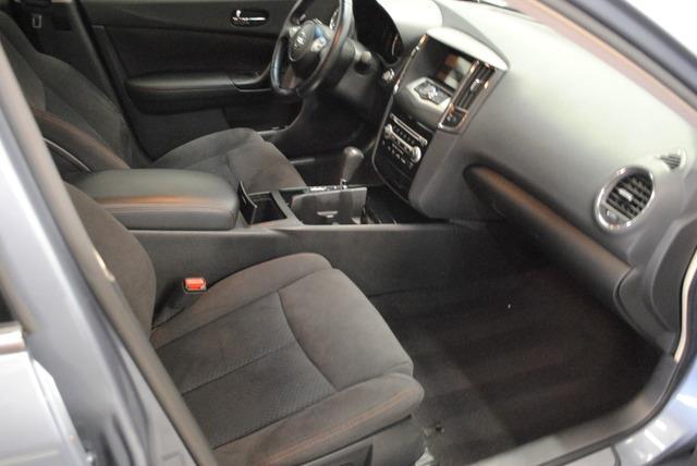 Nissan Maxima 2010 photo 2