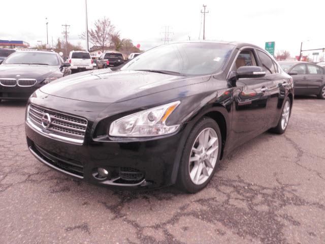 Nissan Maxima Regular Cab 4-wheel Drive Work Truck Sedan