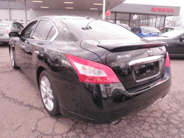 Nissan Maxima 2010 photo 1