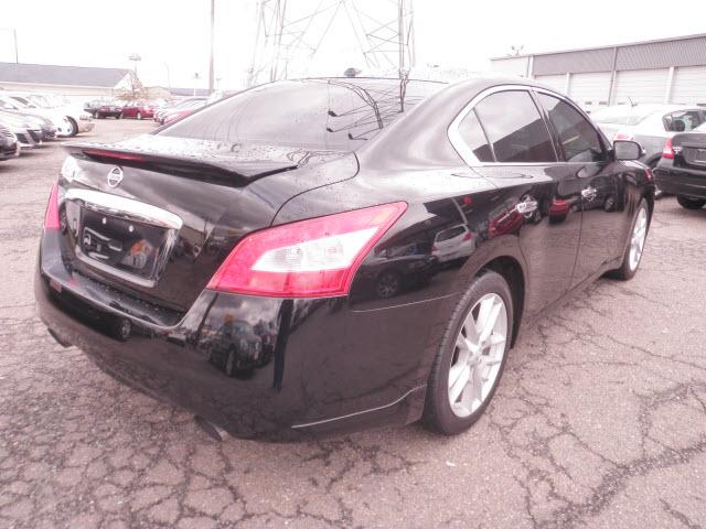 Nissan Maxima 2010 photo 2