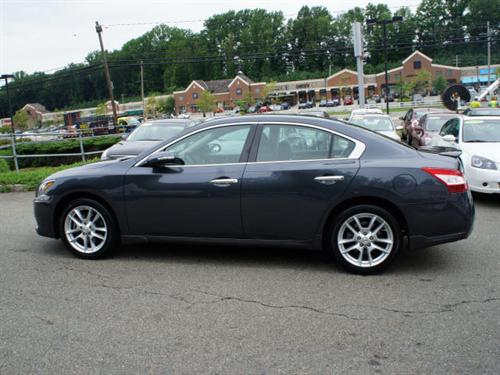 Nissan Maxima 2010 photo 1