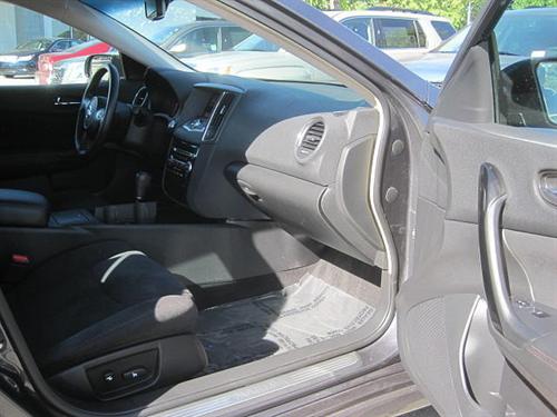 Nissan Maxima 2010 photo 1