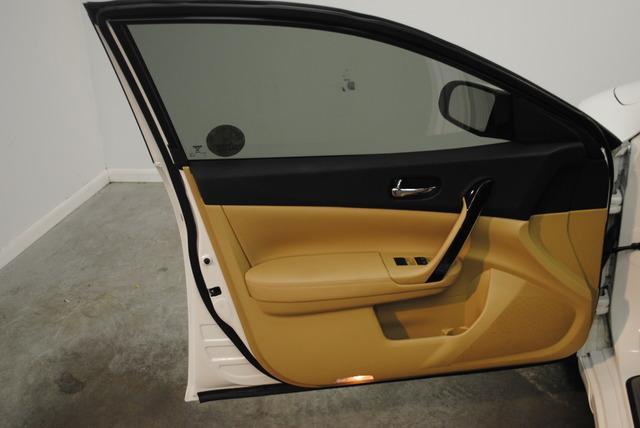 Nissan Maxima Supercab 139 XLT 4WD Sedan