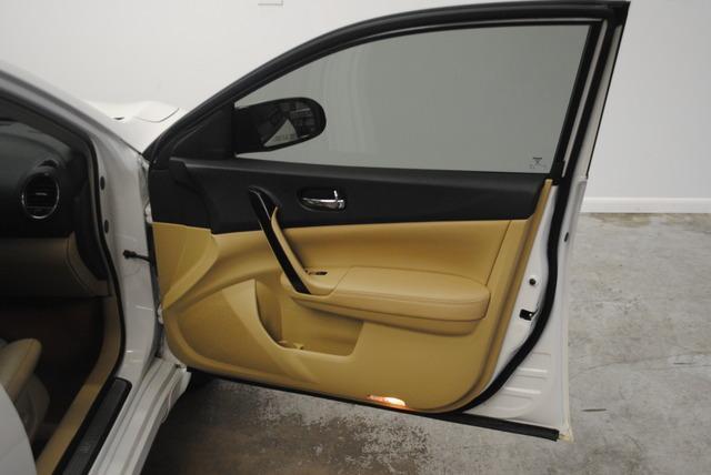 Nissan Maxima 2010 photo 1