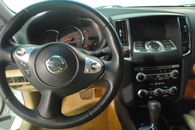 Nissan Maxima 2010 photo 2