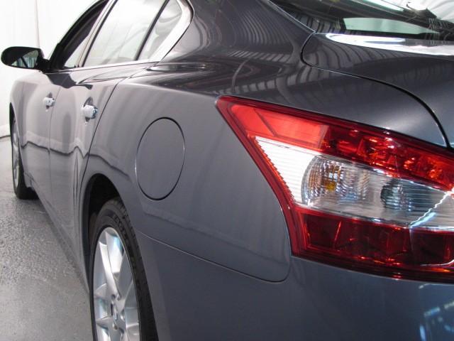 Nissan Maxima Regular Cab 4-wheel Drive Work Truck Sedan