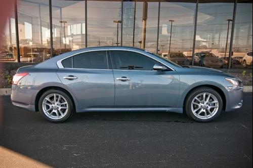 Nissan Maxima 2010 photo 2