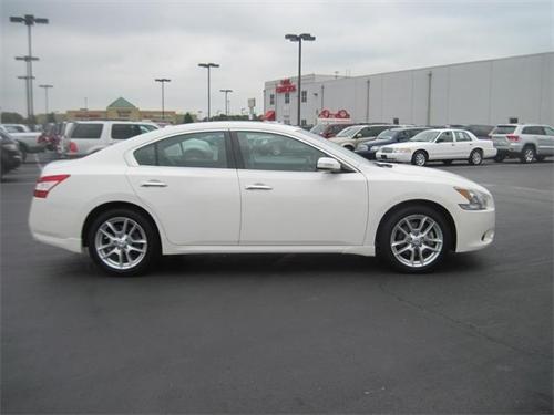 Nissan Maxima 2010 photo 2