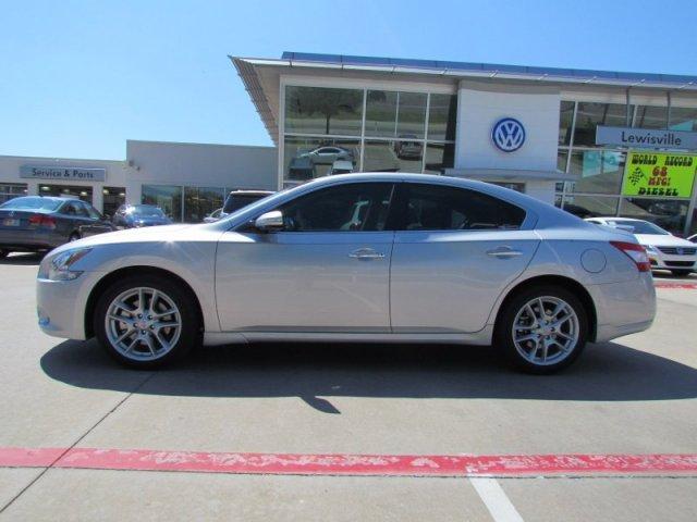 Nissan Maxima 2010 photo 1