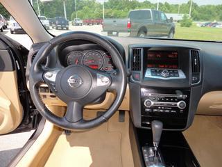 Nissan Maxima 2010 photo 1