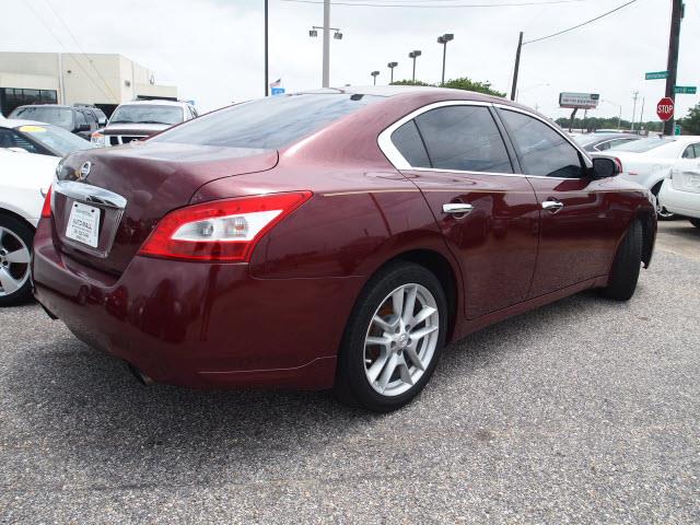 Nissan Maxima 2010 photo 1