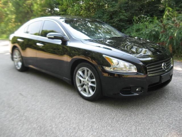 Nissan Maxima Regular Cab 4-wheel Drive Work Truck Sedan