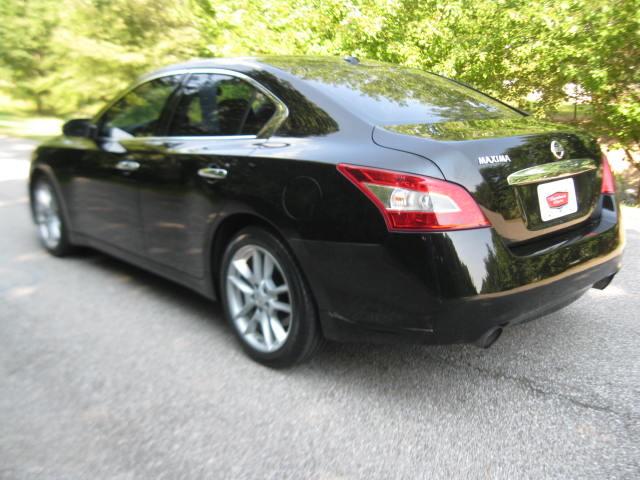 Nissan Maxima 2010 photo 1