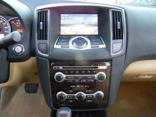 Nissan Maxima 2010 photo 1