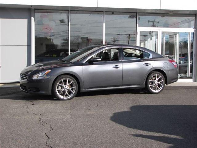 Nissan Maxima 15 Sedan