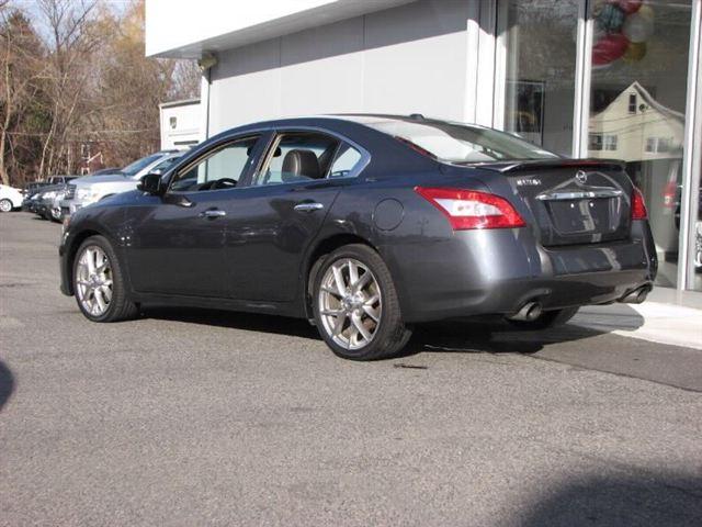 Nissan Maxima 2010 photo 2