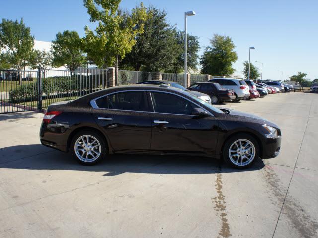 Nissan Maxima Regular Cab 4-wheel Drive Work Truck Sedan