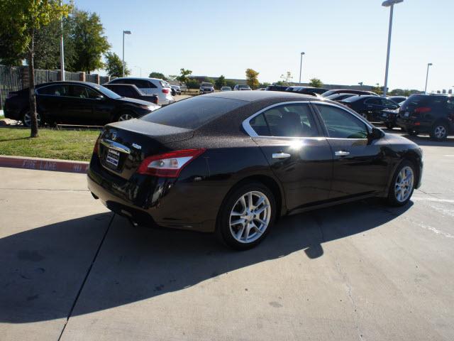 Nissan Maxima 2010 photo 1