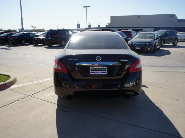 Nissan Maxima 2010 photo 2