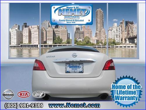 Nissan Maxima 2010 photo 1