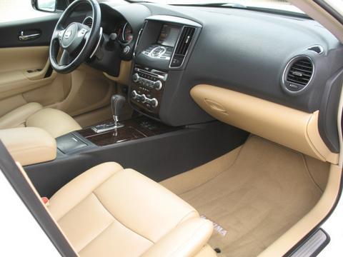 Nissan Maxima 2010 photo 1