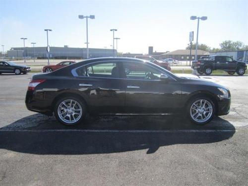 Nissan Maxima 2010 photo 1