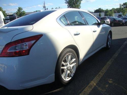 Nissan Maxima 2010 photo 1