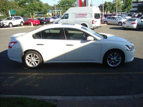 Nissan Maxima 2010 photo 2