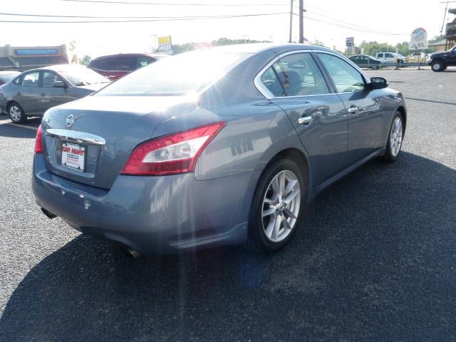 Nissan Maxima 2010 photo 2