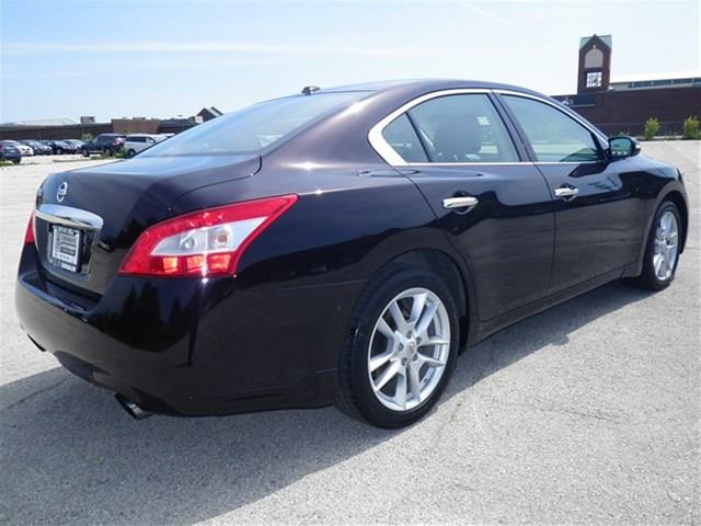 Nissan Maxima 2010 photo 1