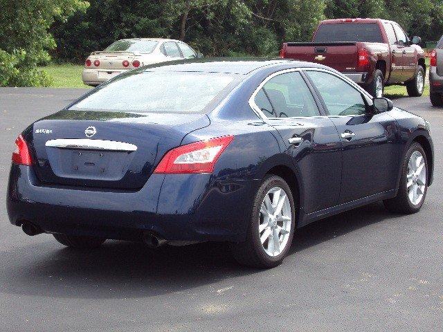 Nissan Maxima 2010 photo 1