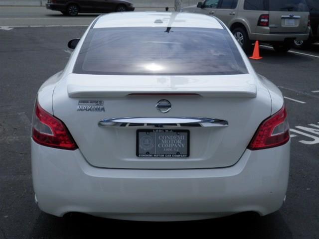 Nissan Maxima 3 Sedan