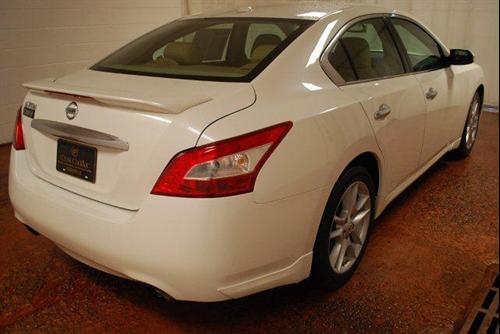 Nissan Maxima 2010 photo 1