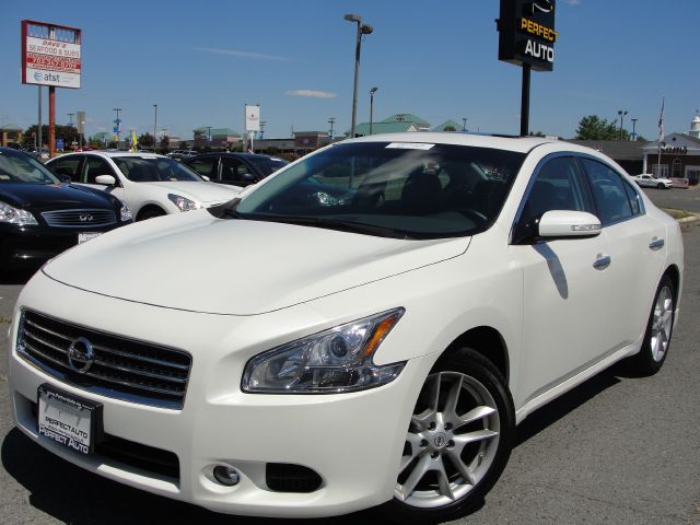 Nissan Maxima 2010 photo 1
