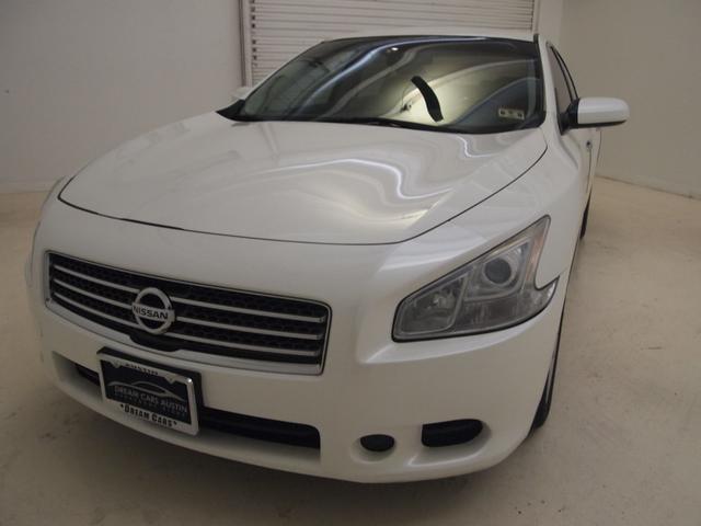 Nissan Maxima 2011 photo 2