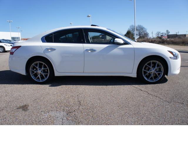Nissan Maxima 2011 photo 1