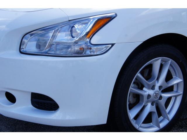Nissan Maxima 2011 photo 2